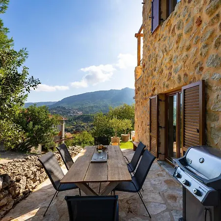 Holiday home My Dalmatia - Authentic Fisola With Private Infinity Pool And Sea View Svirce