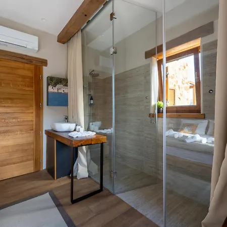 Holiday home My Dalmatia - Authentic Fisola With Private Infinity Pool And Sea View Svirce